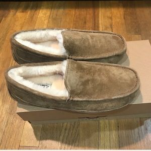 Ugg Ascot size 7 (for bundle)